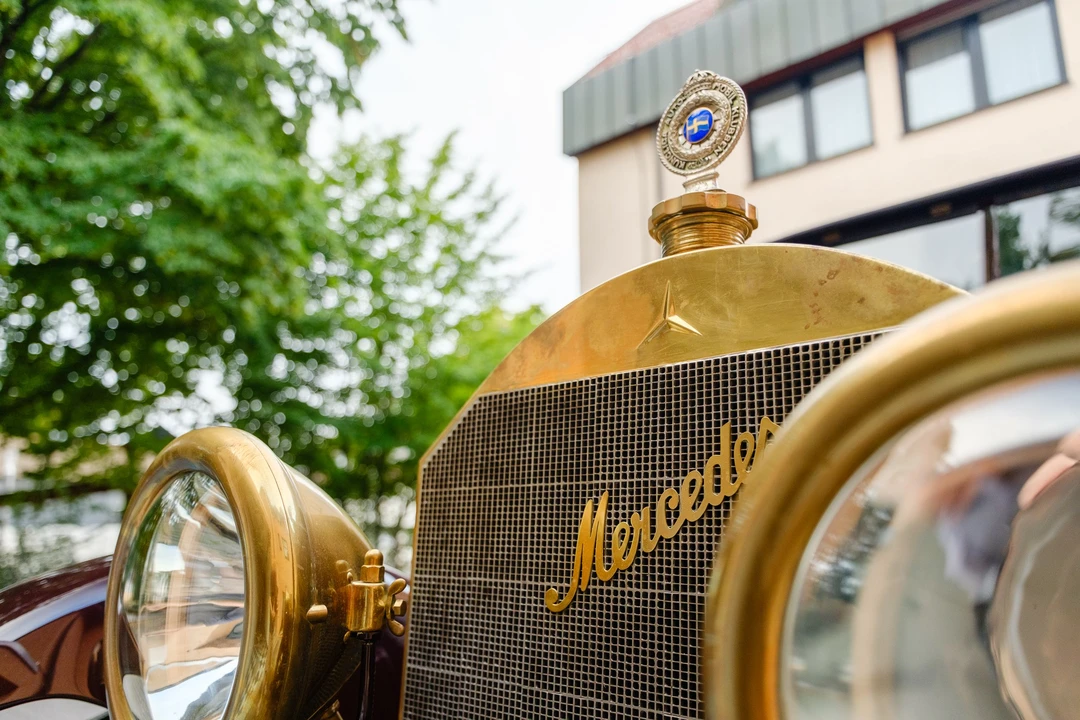 1915 Mercedes-Benz - Image 2 of 31