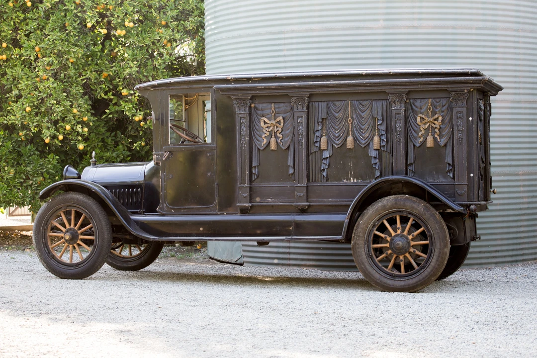 1915 Studebaker - Image 2 of 9