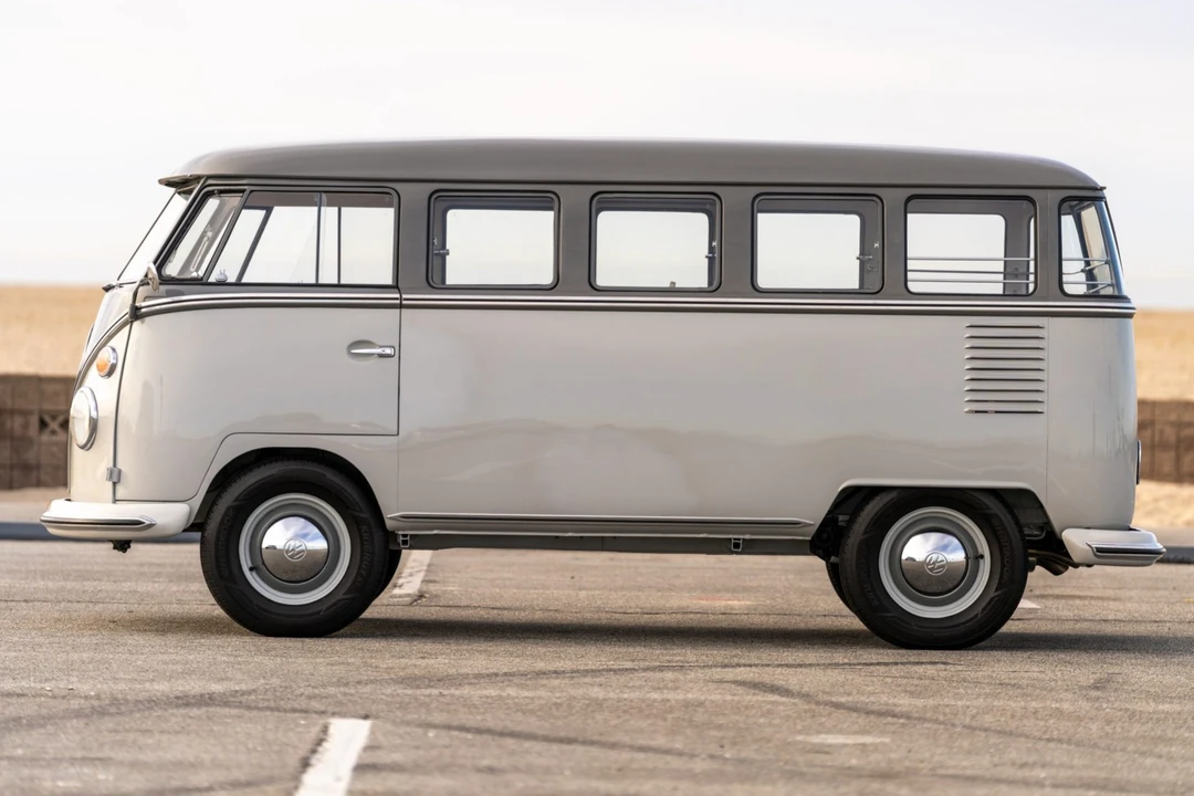 1962 Volkswagen Split-Window Bus - Image 3 of 8