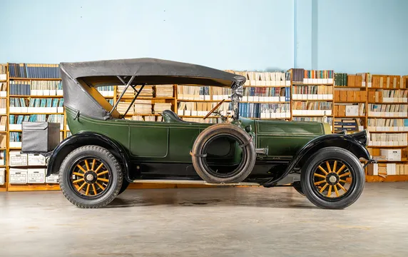 1917 Pierce-Arrow - Image 2 of 24