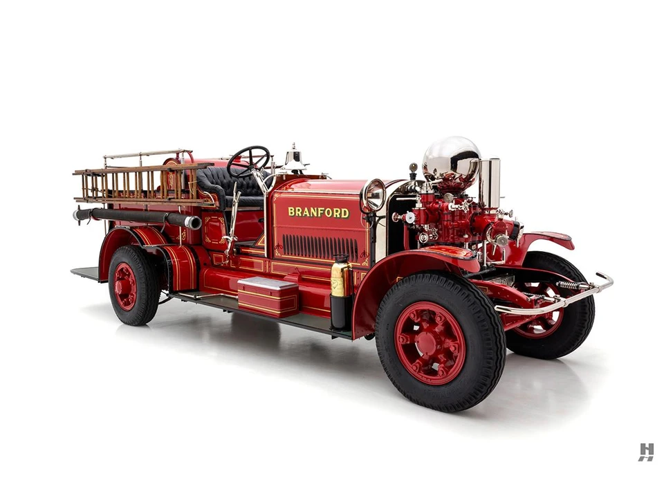 1918 American LaFrance - Image 2 of 31