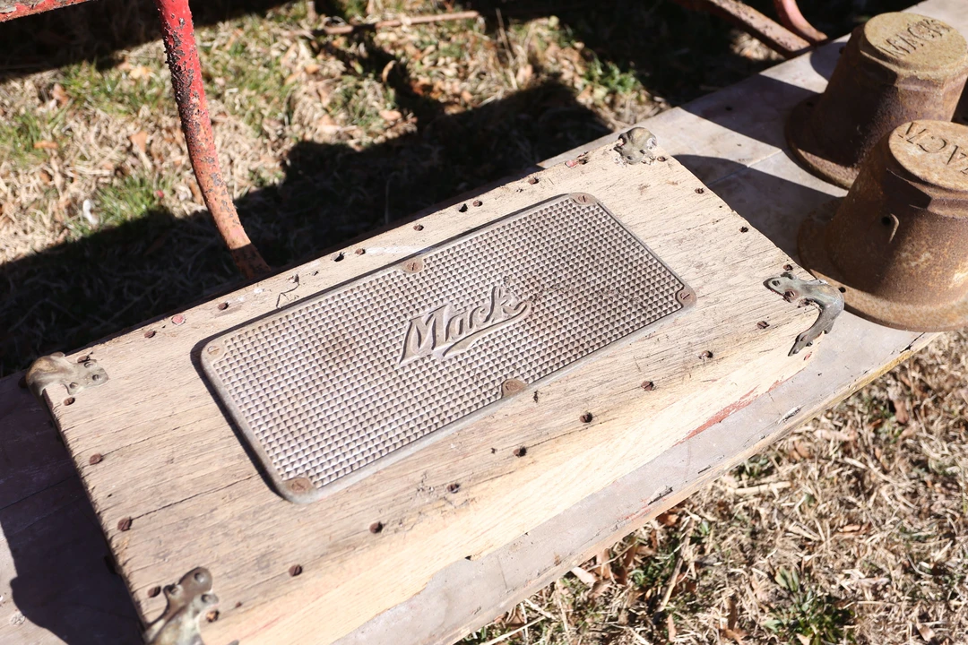 1918 Mack - Image 2 of 10