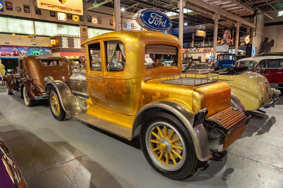 1918 Pierce-Arrow - Image 2 of 24