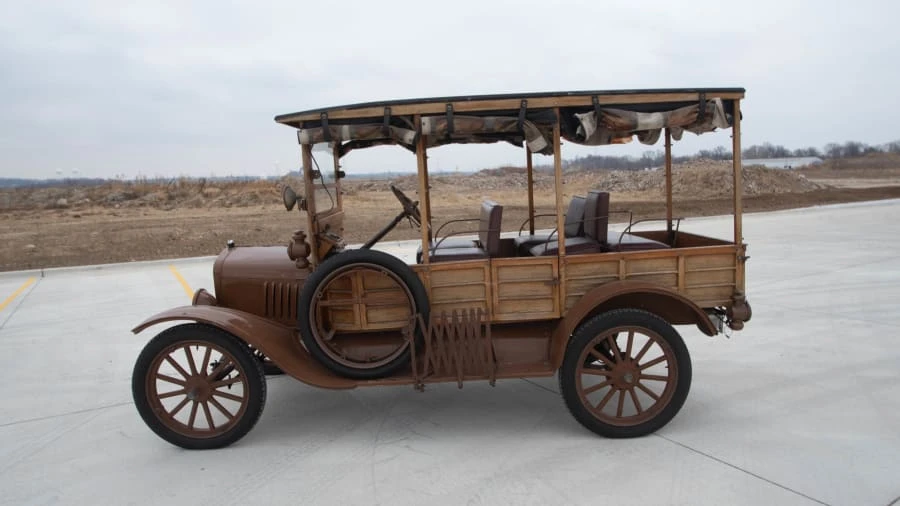 1919 Ford Model T Pickup & Model TT - Image 3 of 15
