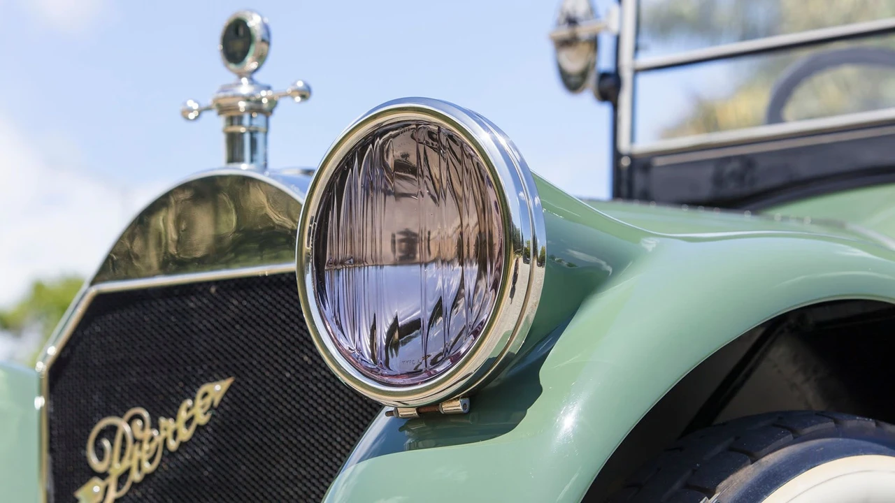 1919 Pierce-Arrow - Image 4 of 31