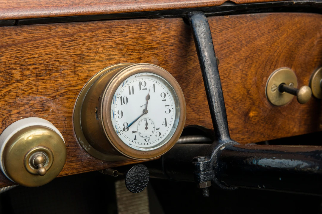 1919 Singer - Image 3 of 13