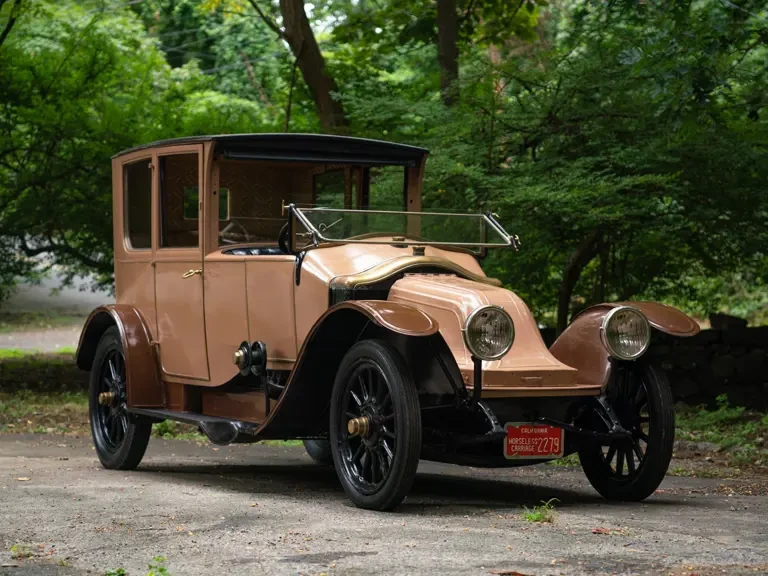 1920 Renault - Image 2 of 31