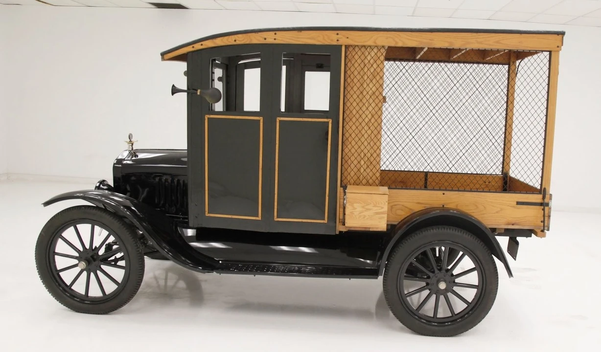 1921 Ford Model T Pickup & Model TT - Image 2 of 12