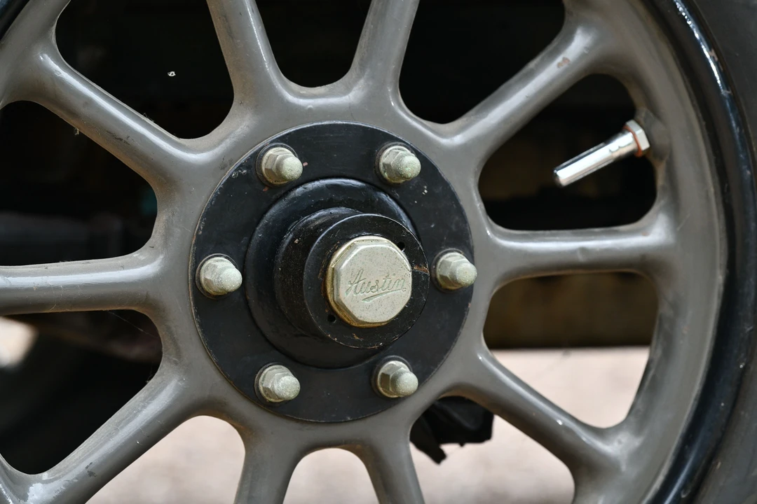 1923 Austin - Image 2 of 31