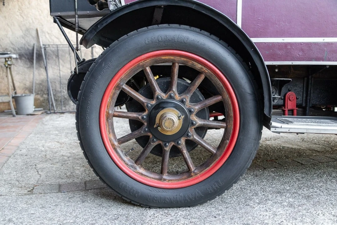 1923 Renault - Image 17 of 30