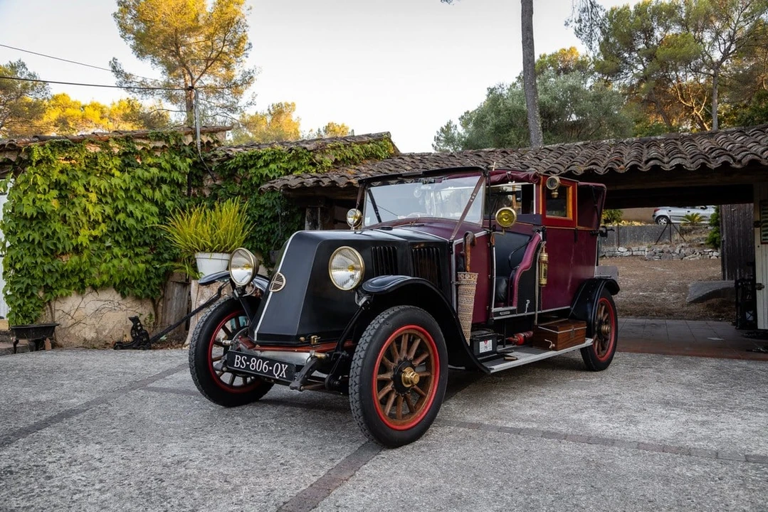1923 Renault - Image 5 of 30