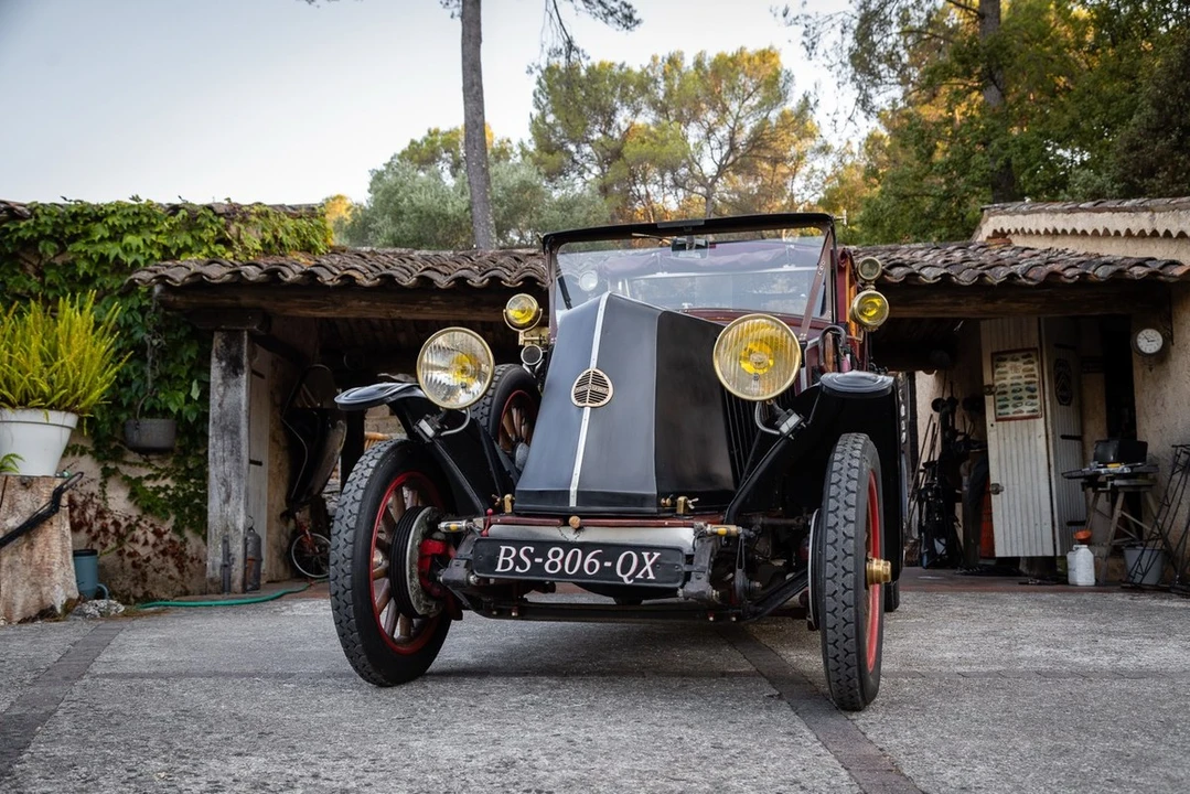 1923 Renault - Image 4 of 30