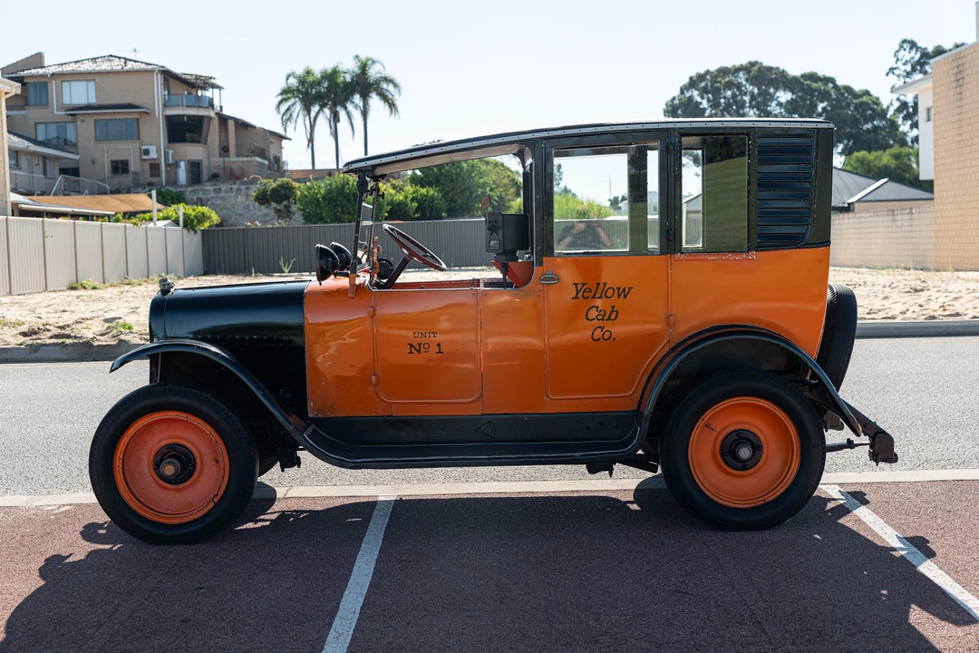 1923 Checker - Image 8 of 31