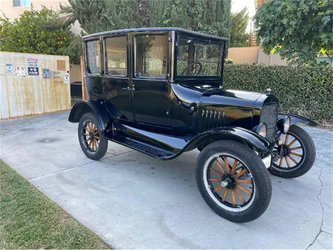 1924 Ford Model T Fordor Sedan