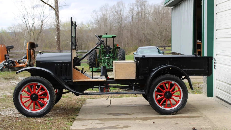 1924 Ford Model T Pickup & Model TT - Image 2 of 9