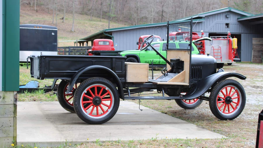 1924 Ford Model T Pickup & Model TT - Image 9 of 9