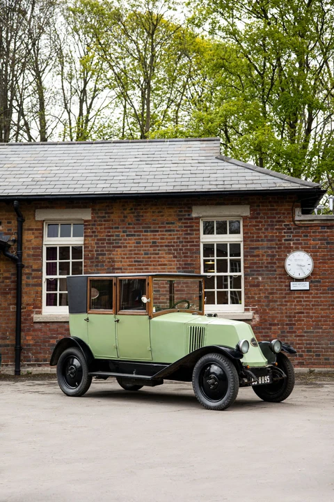 1924 Renault - Image 2 of 18