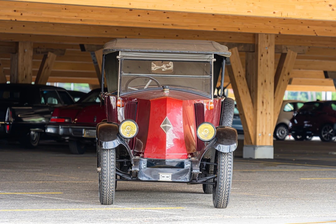 1924 Renault - Image 2 of 30