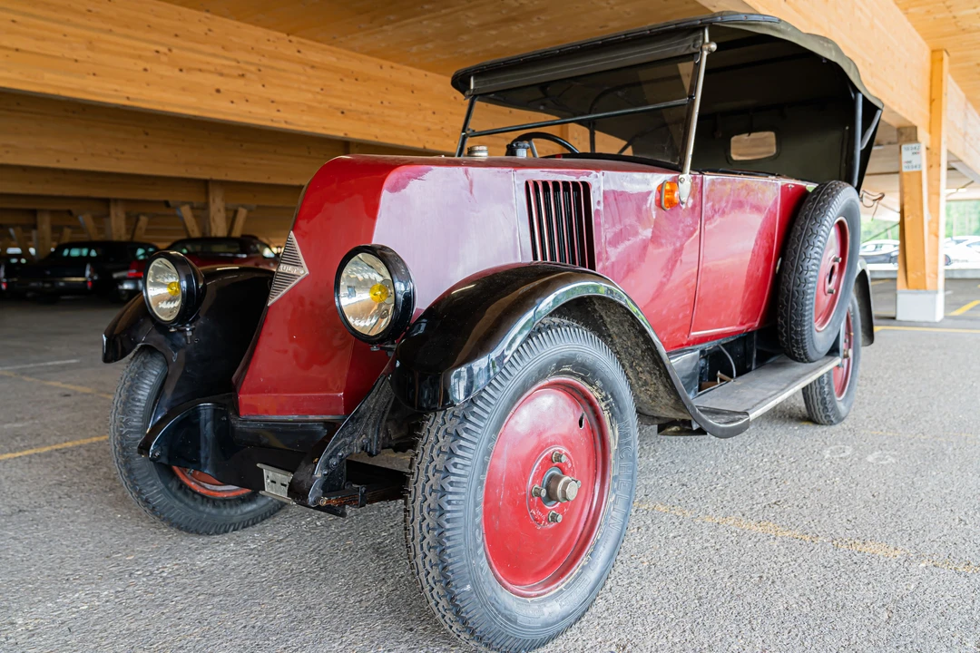 1924 Renault - Image 4 of 30