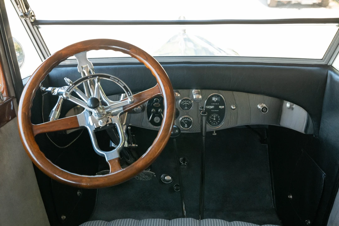 1925 Lincoln Zephyr - Image 13 of 31