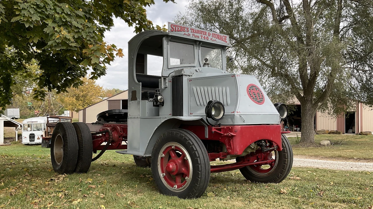 1925 Mack - Image 2 of 18