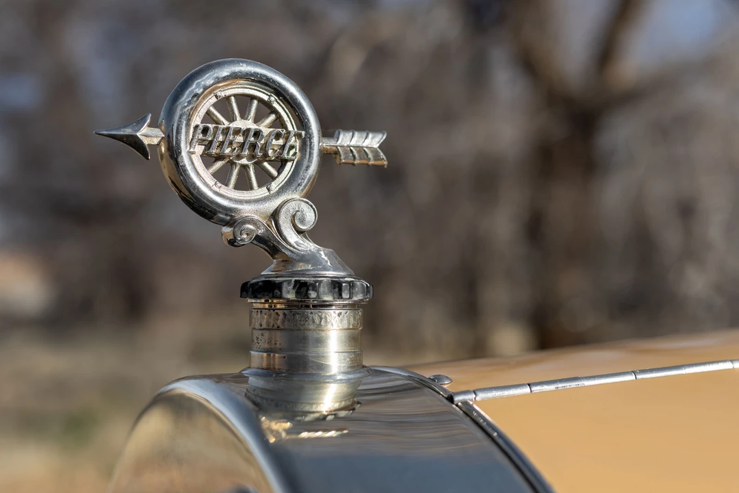 1925 Pierce-Arrow - Image 2 of 31