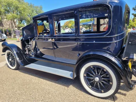 1925 Pierce Arrow XT Series 80 Five Passenger Sedan Delux