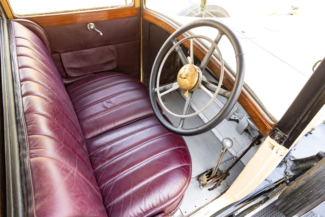 1925 Renault - Image 3 of 31