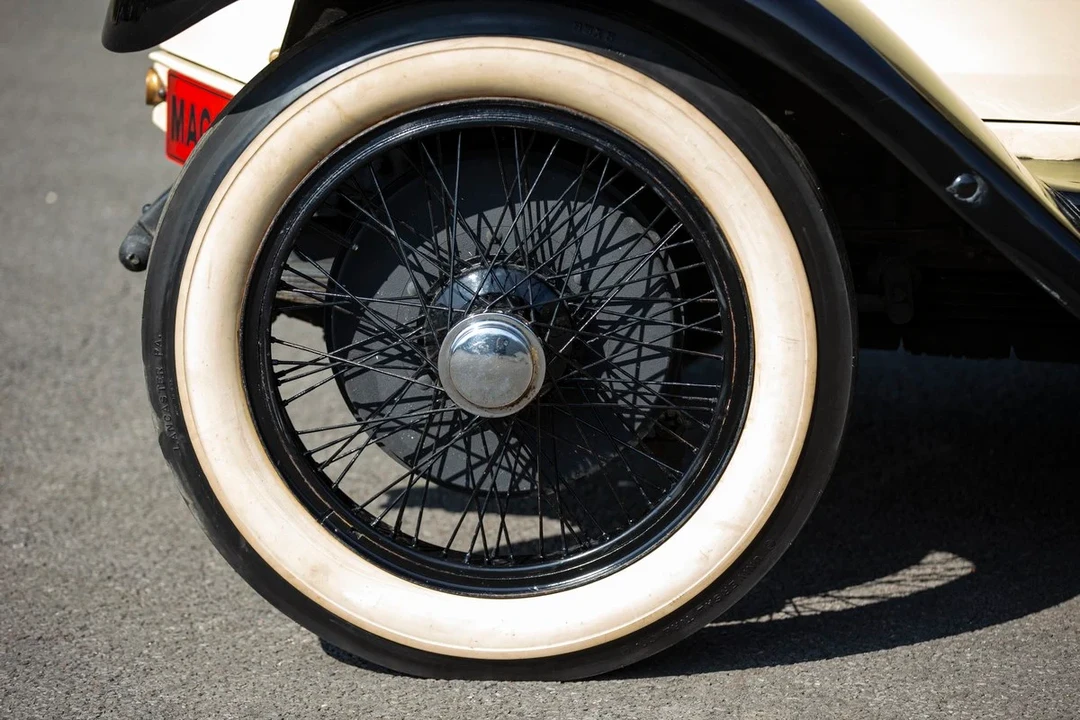 1925 Renault - Image 16 of 30