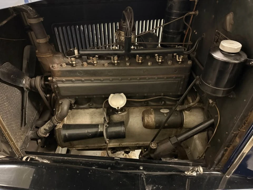 Packard Eight - Image 11 of 16