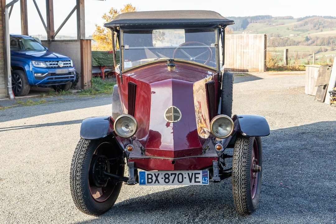 1926 Renault - Image 3 of 30