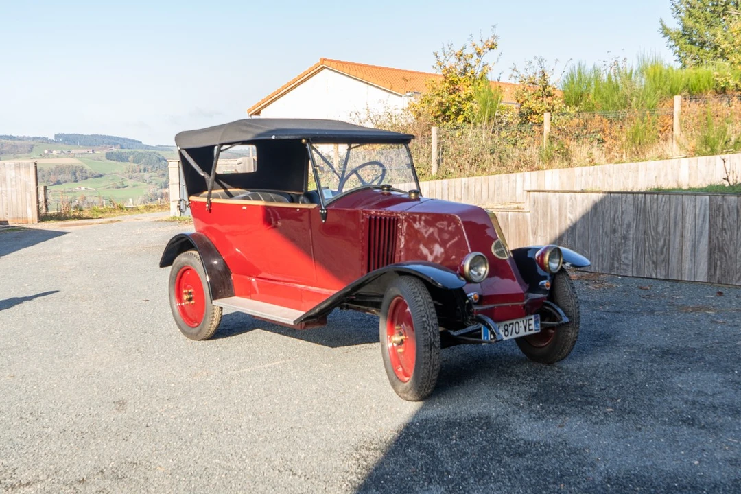 1926 Renault - Image 2 of 30