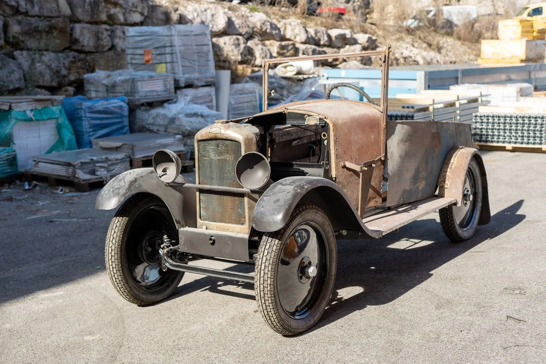 1928 Peugeot - Image 2 of 30