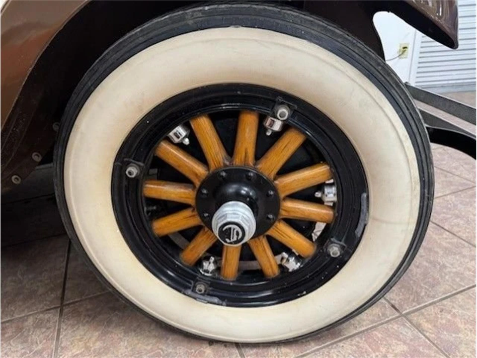1928 Chrysler - Image 6 of 12