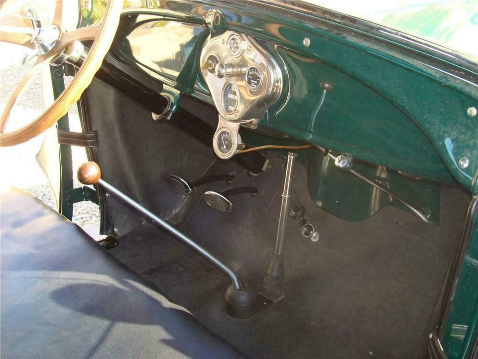 1928 Ford Model A Pickup & Model AA - Image 4 of 5