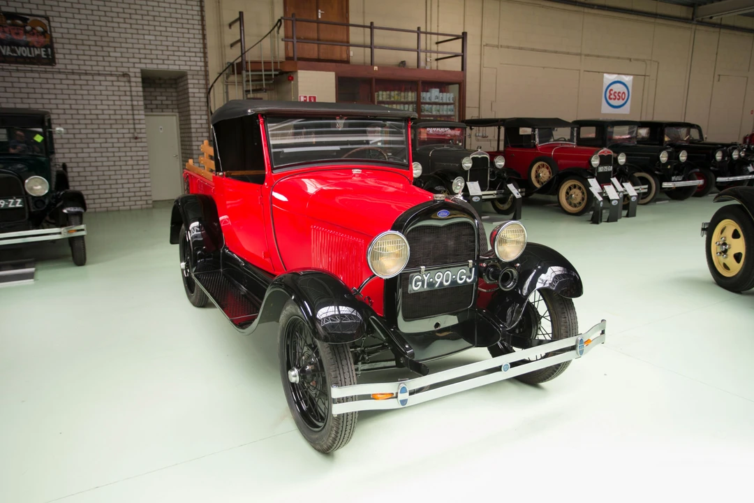 1928 Ford Model A Pickup & Model AA - Image 4 of 4