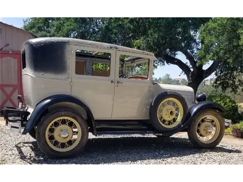1928 Ford Model A Briggs Fordor Leatherback