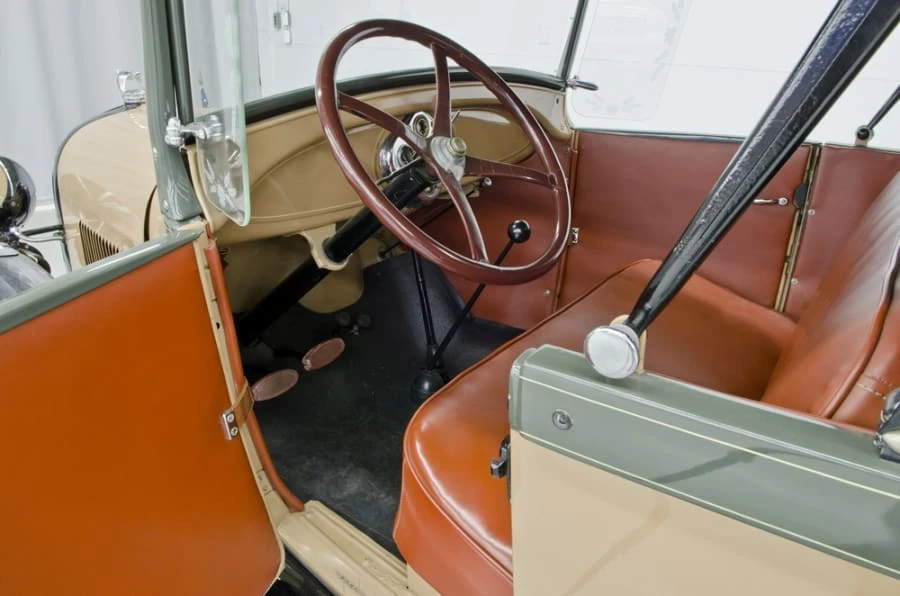 1928 Ford Model A Pickup & Model AA - Image 3 of 10