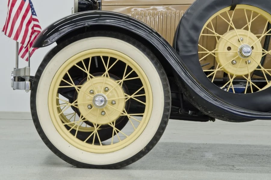 1928 Ford Model A Pickup & Model AA - Image 8 of 10