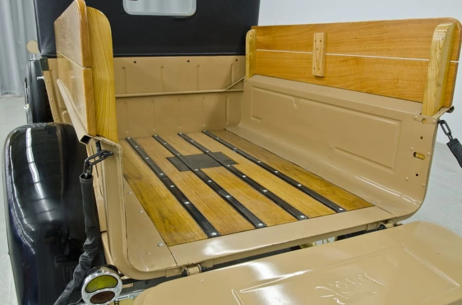 1928 Ford Model A Pickup & Model AA - Image 9 of 10