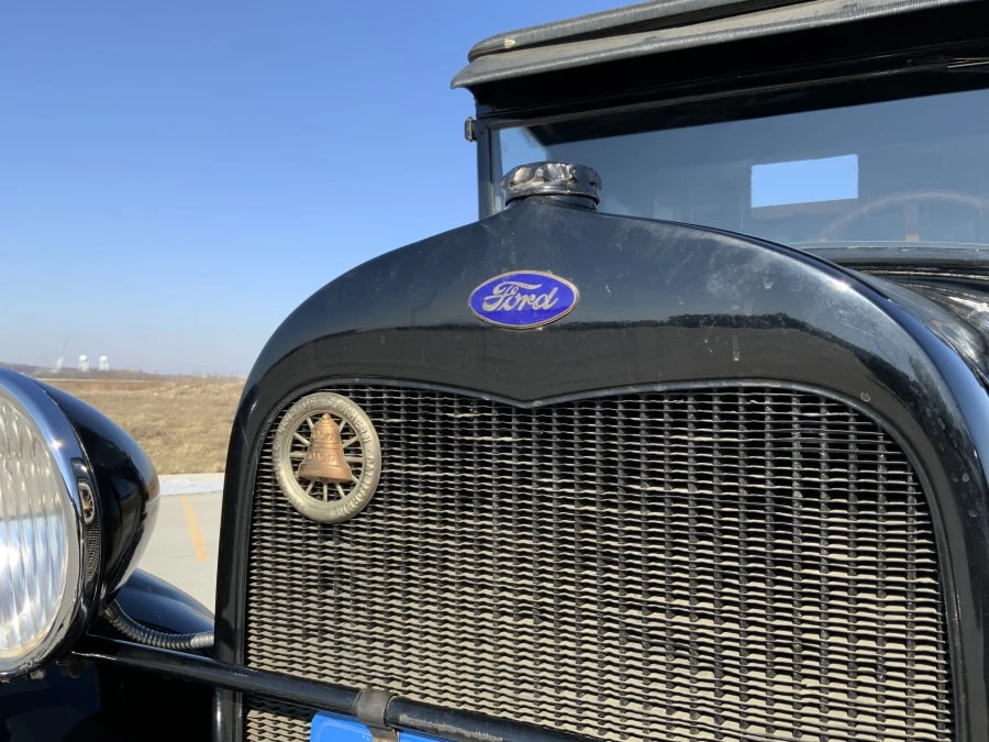 1928 Ford Model A Pickup & Model AA - Image 3 of 12
