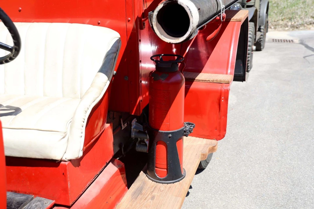 1928 Ford Model A Pickup & Model AA - Image 25 of 31
