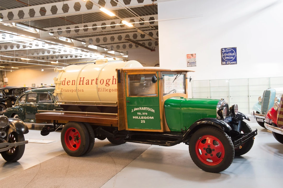 1928 Ford Model A Pickup & Model AA - Image 3 of 13
