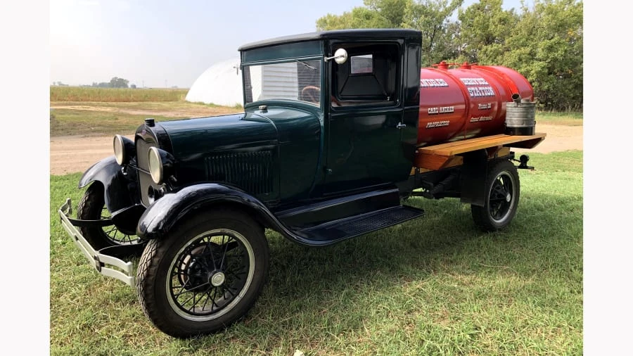 1928 Ford Model A Pickup & Model AA - Image 2 of 5