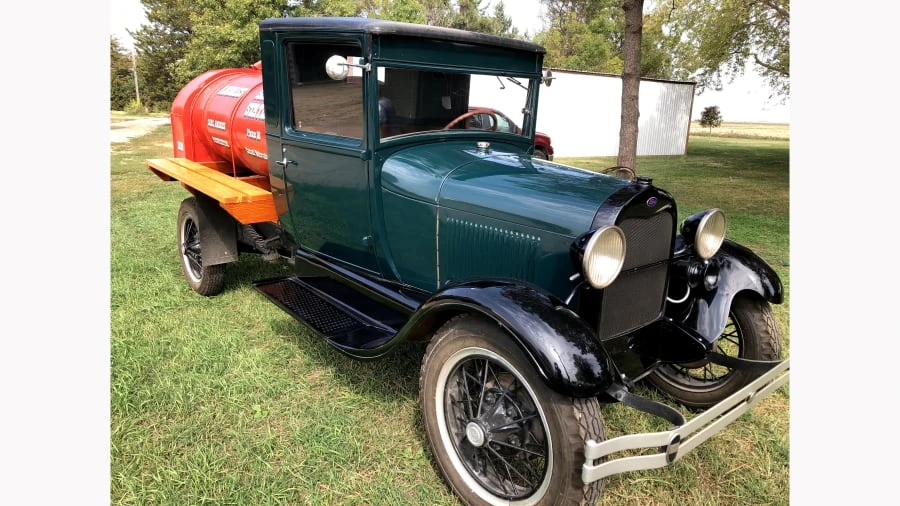 1928 Ford Model A Pickup & Model AA - Image 3 of 5