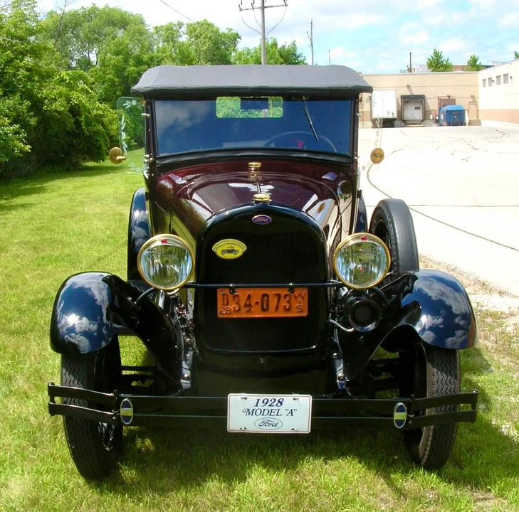 1928 Ford Model A Pickup & Model AA - Image 4 of 8
