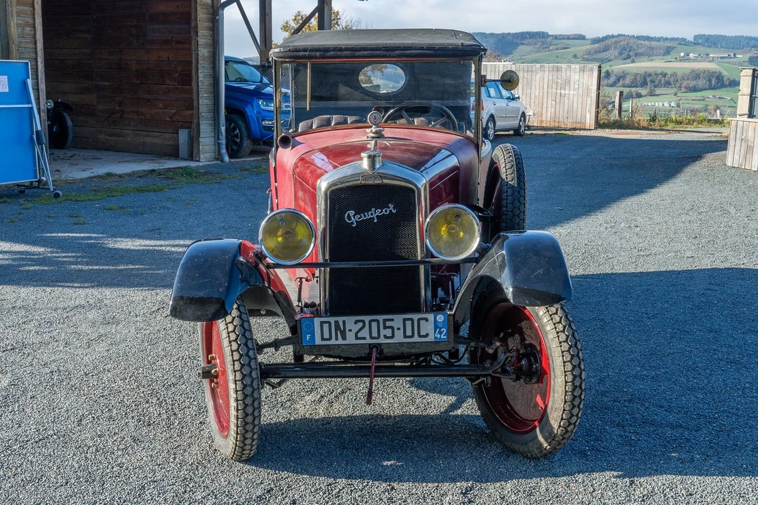 1928 Peugeot - Image 3 of 30