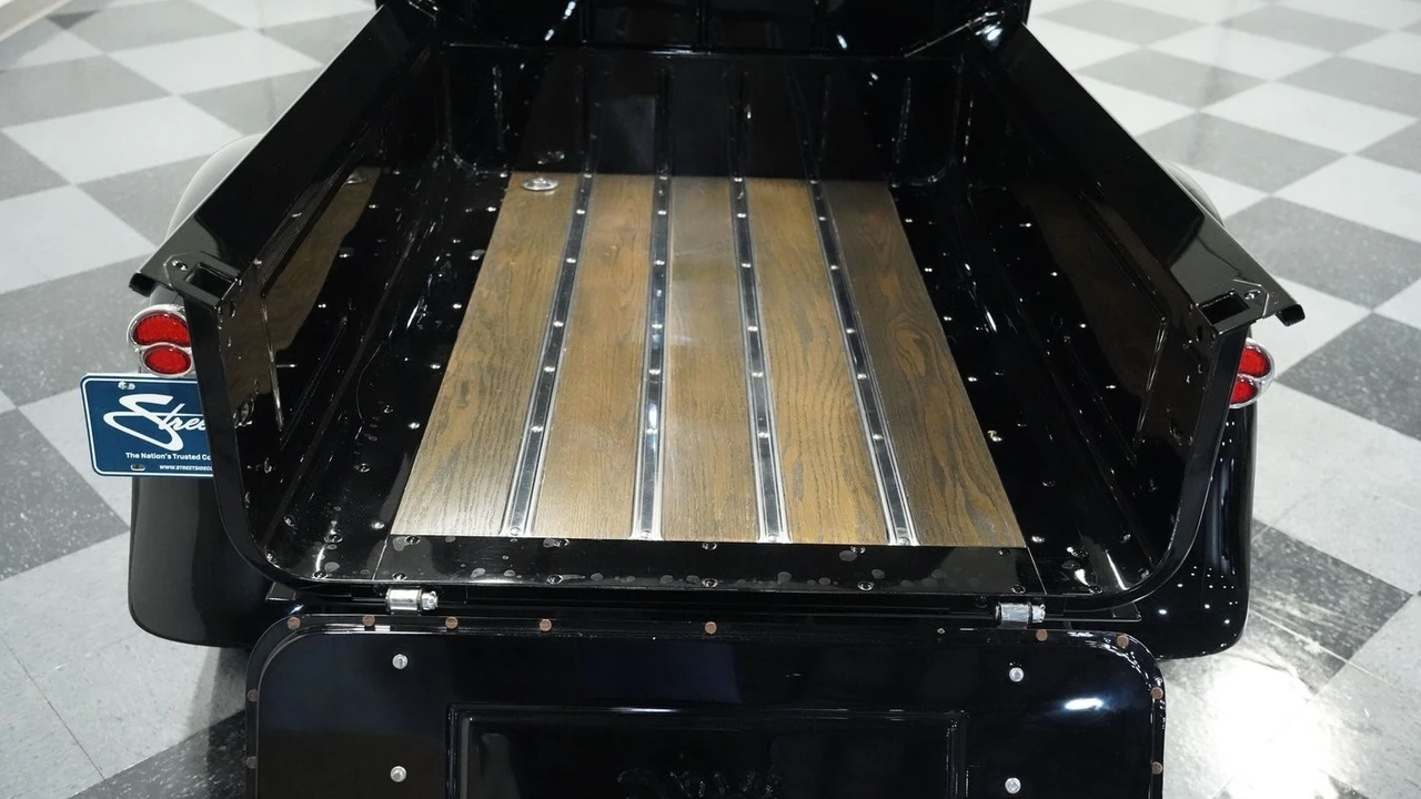 1929 Ford Model A Pickup & Model AA - Image 3 of 5