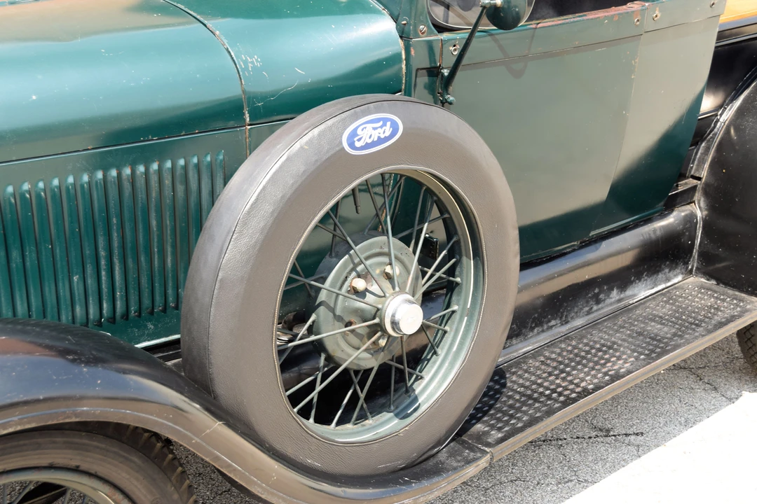 1929 Ford Model A Pickup & Model AA - Image 2 of 16