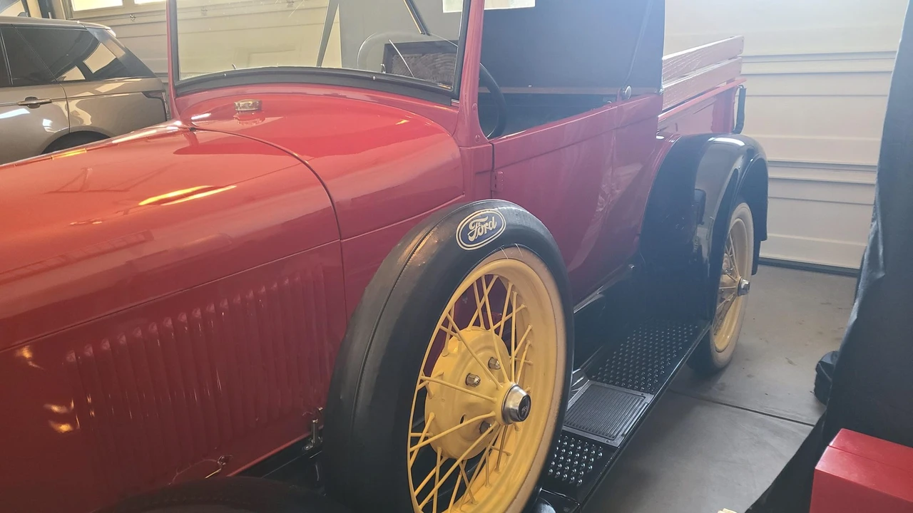 1929 Ford Model A Pickup & Model AA - Image 9 of 31